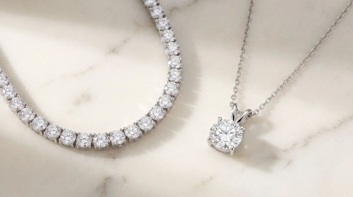 How to Choose Between a Necklace and a Pendant